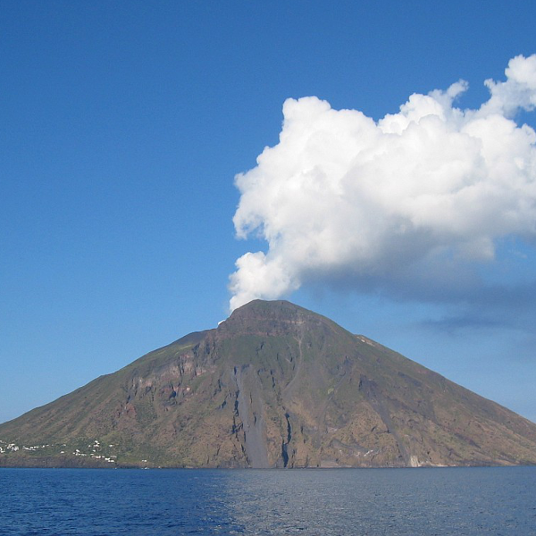 Milazzo Sicily B&B ReUmberto Aeolian Islands Stromboli